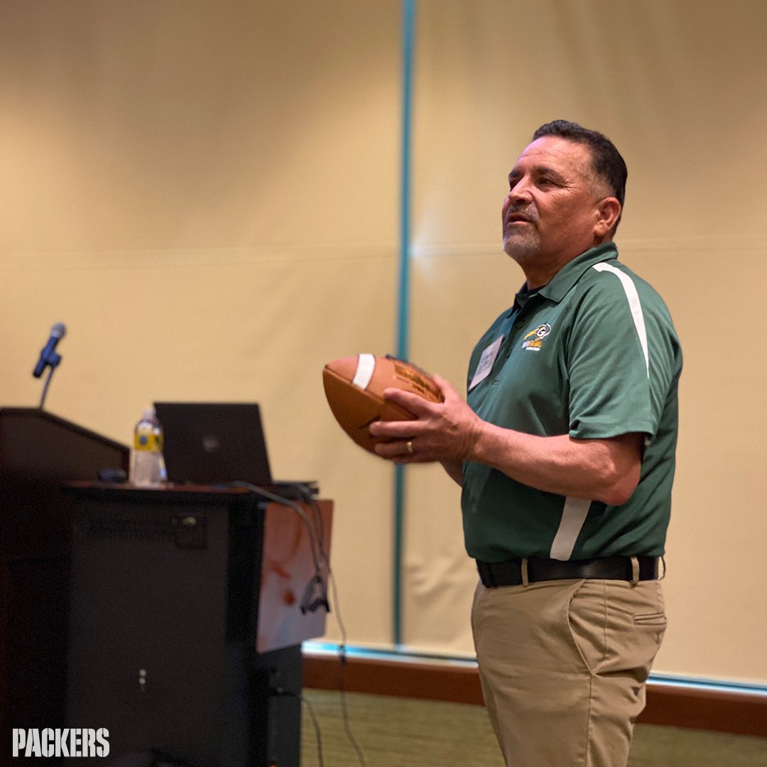 packers's tweet image. The #Packers hosted a free coaching school for Wisconsin youth football coaches at @LambeauField &amp;amp; the Hutson Center over the weekend. 🏈📝

#PackersGiveBack