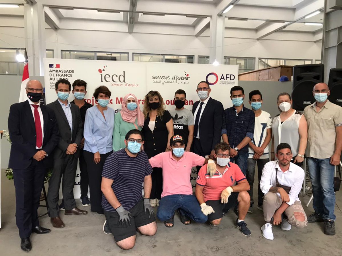 AFD_France's tweet photo. Nous finançons ce projet sur 3 ans, par le biais d’une subvention de 5 M€.
1 165 personnes vulnérables bénéficieront de formations courtes qualifiantes et 550 petits #entrepreneurs bénéficieront d’un appui pluridimensionnel, dont 50% de #femmes et 30% de #réfugiés. https://t.co/BSMpOyQRJj