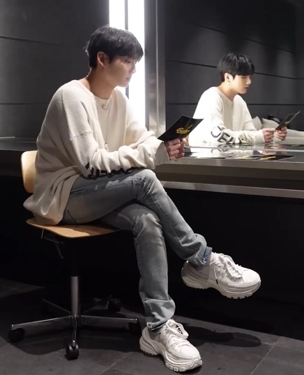 JJK_BODYPICS's tweet photo. him 🔥🥵 https://t.co/iBhHaW8oDv
