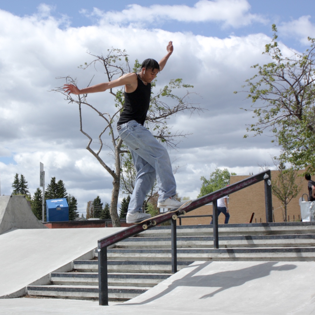 SK825 Calgary tweet media