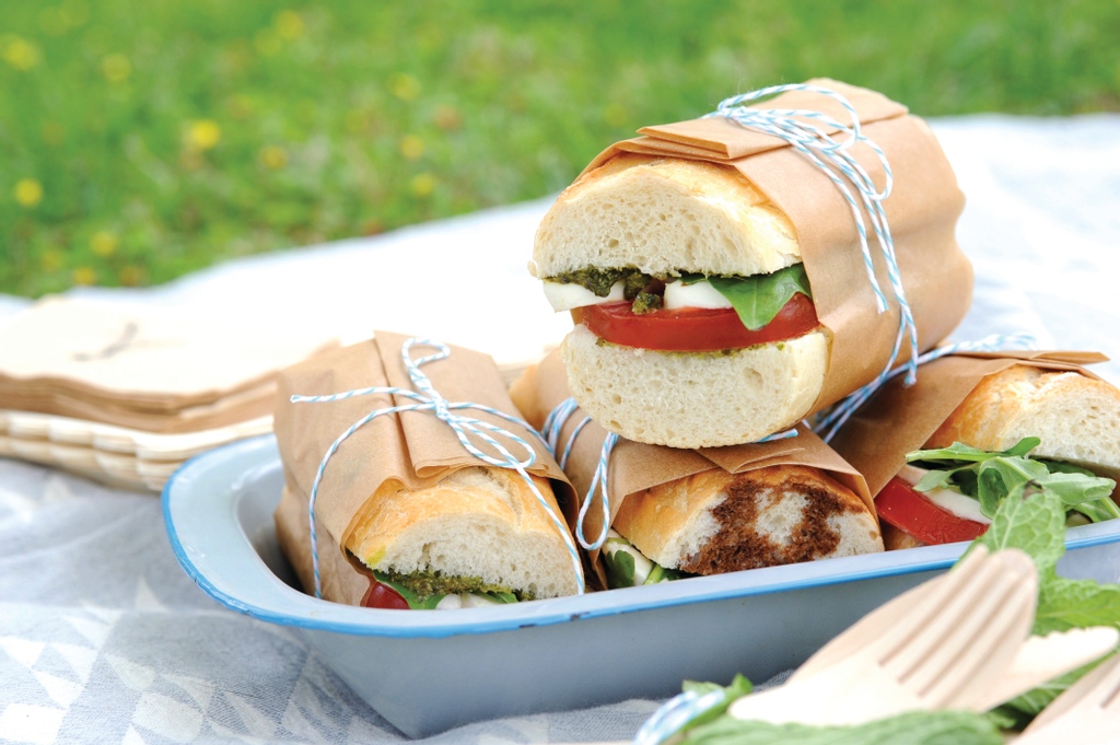 yourwilliamson's tweet photo. Plan the perfect picnic! Katie Jacobs explains how to create the perfect picnic experience for any occasion. She outlines the best places to have a picnic and a sample menu. To read more about how to create the perfect picnic, check out the link 
--> https://t.co/hoGdMCb0ge https://t.co/FaItuBJW6b