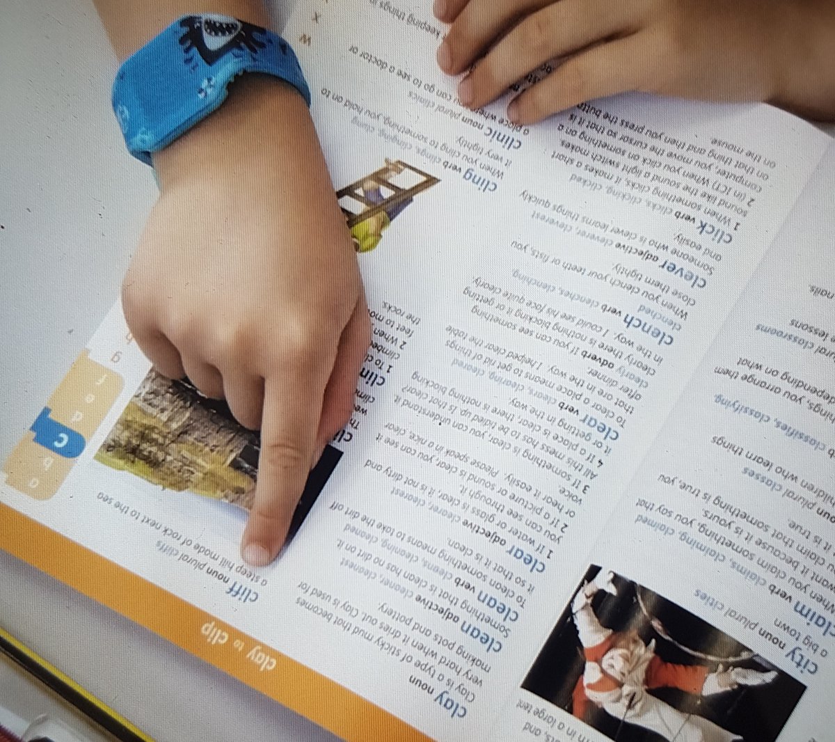 Guyhirnschool's tweet image. Today in Tigers, we have been using dictionaries to create our own glossary linked to our geography topic of seasides and coasts #geography #dictionarywork #linktoenglish #tigers #guyhirnprimaryschool