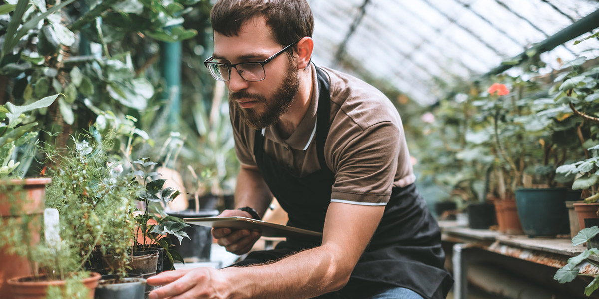 VodafoneBiz's tweet image. Digital SMEs are future-proof SMEs;  read Erik Brenneis’ take on how IoT can help them be resilient, efficient and innovative: vdfn.biz/F5BDPO_ #IoT #IoTSpotlight #DigitalforAll