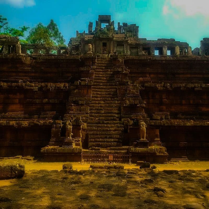 Built on a lone hill 525 metres above the surrounding plains, Preah Vihear has the most spectacular views of any temple we’ve ever visited! #preahvihear #preahviheartemple #templesofcambodia #cambodiantemple #cambodiatrip #brillinitravels
instagram.com/p/CP0zDOjsVKF/…