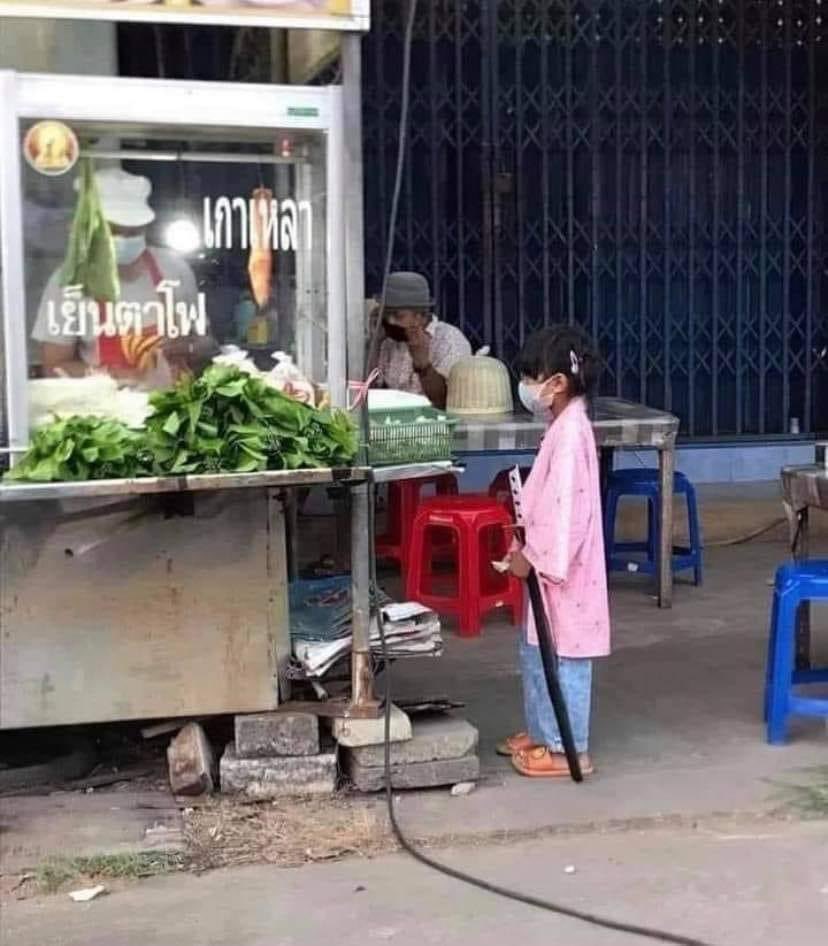 Dekchaikumkom's tweet photo. ปีศาจก็ต้องล่า ข้าวก็ต้องซื้อ 555 https://t.co/FbS1Mp4J2v
