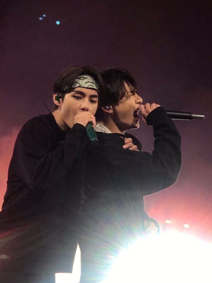meds2401's tweet photo. Once Namjoon said V and Jungkook are the same people with two different names.💜
#taekook https://t.co/pXcyU53XWH