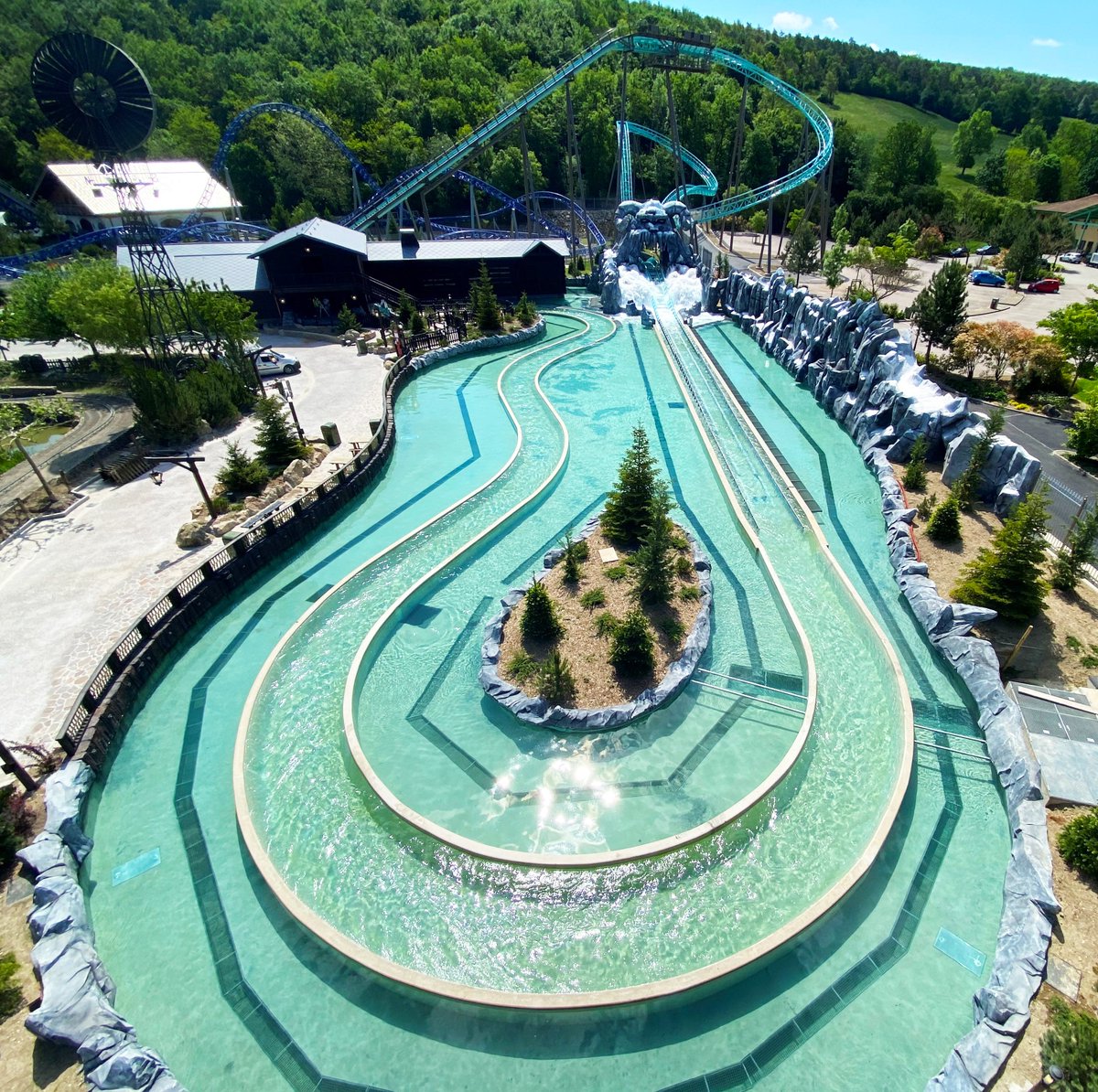 Nigloland's tweet photo. ⚠️ FACEBOOK LIVE ⚠️

Rendez-vous demain vers 12h00 pour un Facebook Live 🎥 sur KRAMPUS EXPEDITION.
L'attraction est prête à ouvrir samedi 🤩, découvrez en direct tous les détails du projet.

#Nigloland2021 #KrampusExpedition https://t.co/MHJKSjWTtx