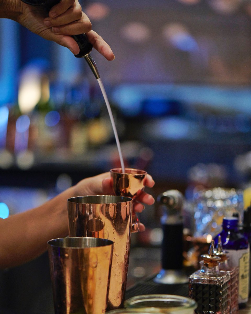 rochambeaubos's tweet photo. Mondays require the perfect pour 😇 #RochambeauBos https://t.co/N4t93AI4bq