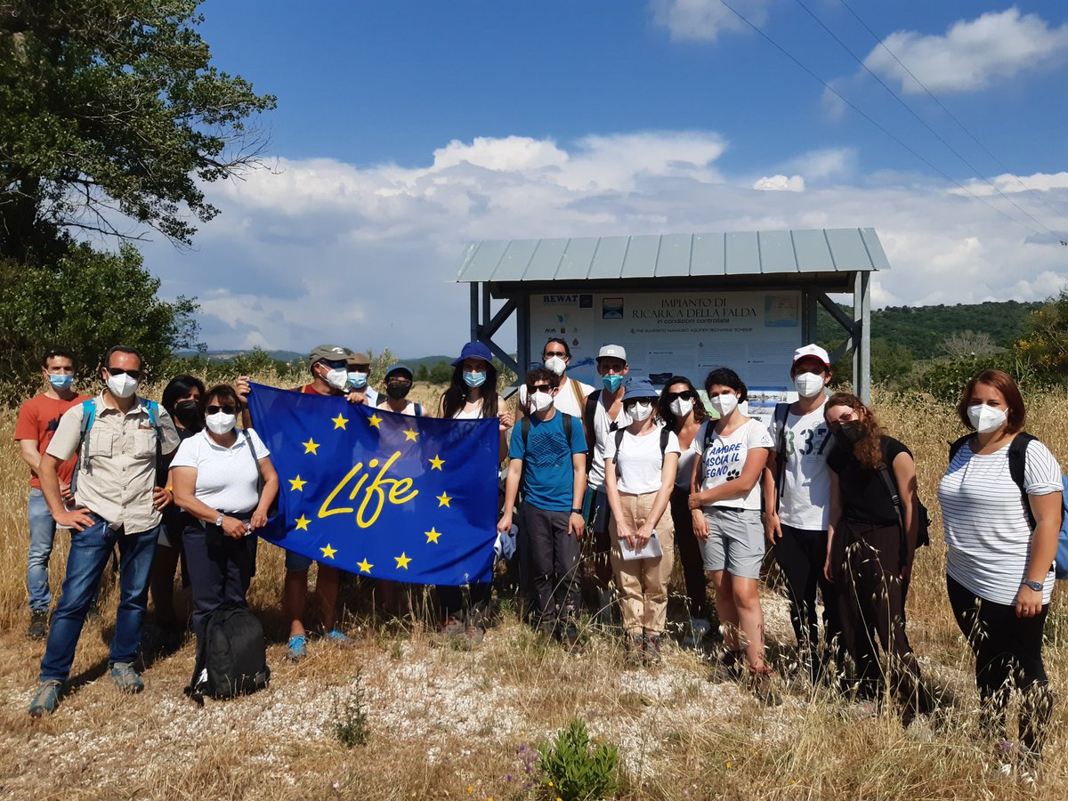 rudy_rossetto's tweet photo. Felice aver mostrato student* corso #laurea #scienzeambientali @Unipisa impianti e bestpractices in #liferewat per gestione #sostenibile #acqua @SantAnnaPisa differenziarelefonti #ricaricafalde #riusoreflui #riqualificazionefluviale @ANBI_Nazionale @CIRFcommunity @LIFEprogrammeIT https://t.co/yw2ySaLXpy