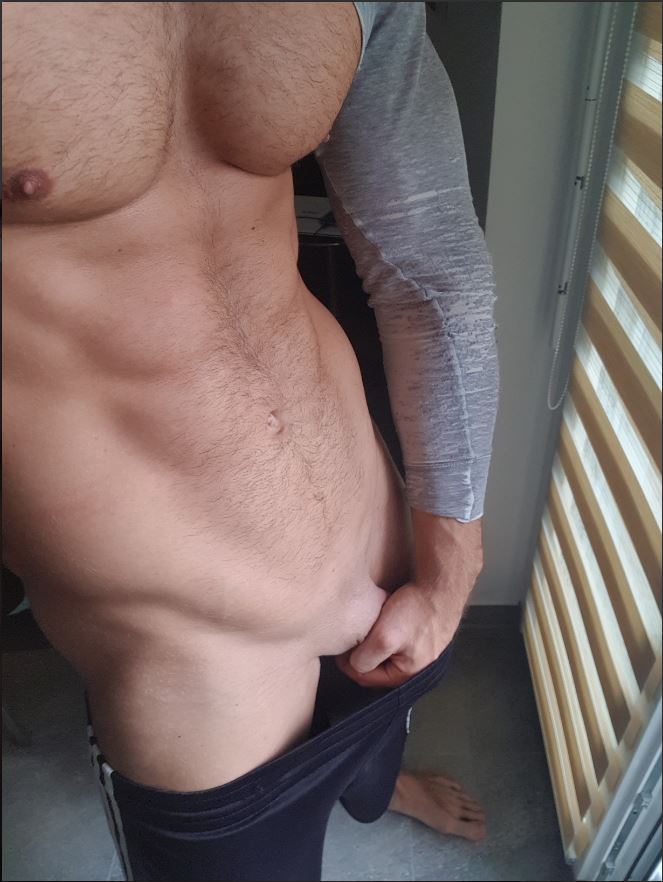 FilthyMGDMT's tweet photo. Apparently Florian Munteanu (Krieg in the Borderlands movie, Razor Fist in Shang Chi) had an OnlyFans at some point.

It had like one dick pic, two ass pics, and a few bulge videos. https://t.co/aSQBUgPYwf
