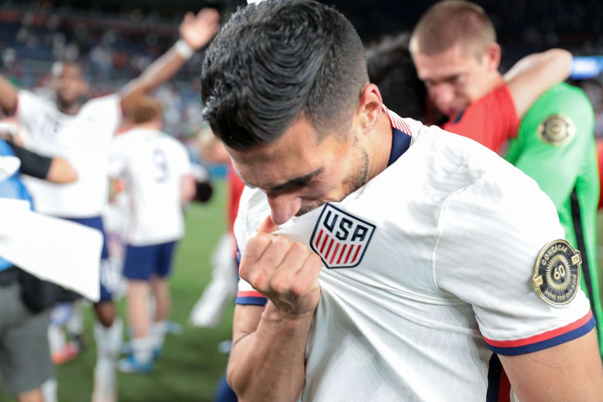 USMNT's tweet photo. Emotion. 🇺🇸🏆 https://t.co/R2csjGdaER