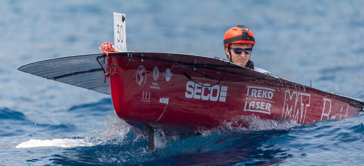 yachtclubmonaco's tweet photo. MONACO ENERGY BOAT CHALLENGE - Dans la catégorie #SolarClass, découvrez le projet de la #AGHSolarTeam!
>> https://t.co/oE14tazyVf
Une équipe qui relève un défi d’ingénierie et de #développement #durable sur le transport maritime! 🌎
#energyboatchallenge #solar #motonautique https://t.co/KXjN0Mlozx