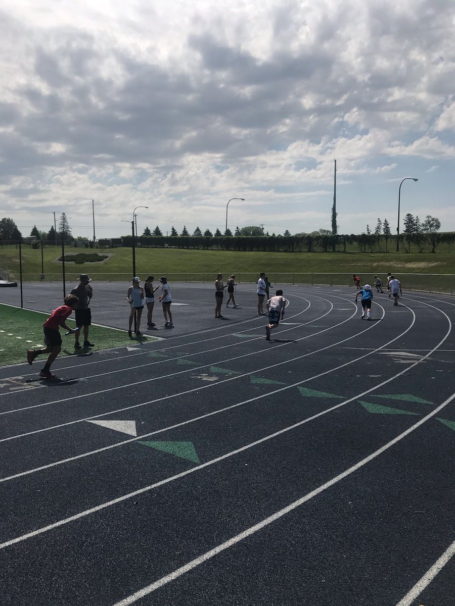 rosemount_ms's tweet photo. 6th grade Track and Field Day! #RMSIrishWay @ISD196schools https://t.co/dWeOZlhDdM