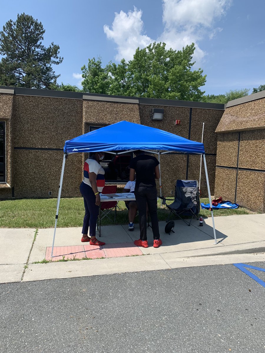 droopCBW's tweet photo. Anyone in New Castle in need of various resources such as Mental Heatlh, Substance Use, Housing, Childcare, Healthcare, and much much more. I’m at DeLaWarr on Rodgers Rd in New Castle pull up and ask me how!!! #CWA #NetworkConnect #CIT https://t.co/inA6SuI8uq