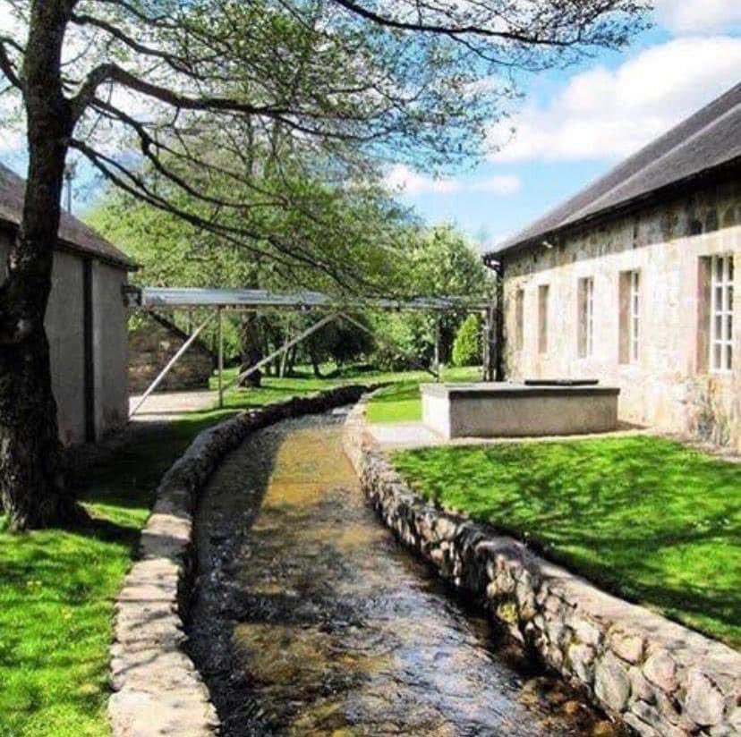 SpeySingleMalt's tweet photo. Cheers to a new week, summer weather and the crystal clear water that runs through our artisan #SpeysideDistillery #RoyalChoice #SingleMalt #Scotch #whisky https://t.co/QkvEhKjRTH