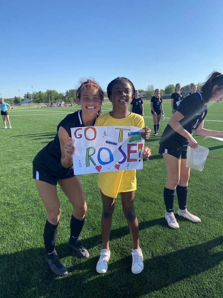 mofallssoccer's tweet photo. These @BFstatesmen @Steins2ndGrade1 loved meeting their @mofallssoccer Varsity buddies and cheering them to a victory on Friday! @mofallssoccer @FallsAthletics https://t.co/NnGrKHzN7u