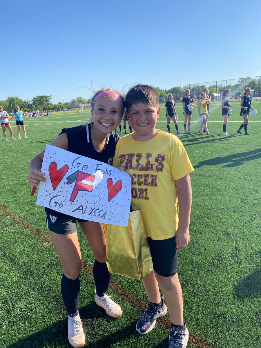 mofallssoccer's tweet photo. These @BFstatesmen @Steins2ndGrade1 loved meeting their @mofallssoccer Varsity buddies and cheering them to a victory on Friday! @mofallssoccer @FallsAthletics https://t.co/lARMPtBIu3