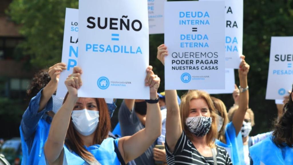 hipotecadosPBA's tweet photo. @LaRosarina77 @hipotecadosuva @prensabna @Lozano_Claudio @ArielRudi @matiastombolini @juliocobos @SantiCafiero @jorgeferraresi Así es como el @FrenteDeTodos se convirtió en el verdugo de la política habitacional impagable de @mauriciomacri 

@alferdez este sistema tiene un único fin además del sobreendeudamiento de #HipotecadosUVA LOS REMATES, que explotan en su gestión con el @prensabna 
impulsandolos https://t.co/sfafyGkThM