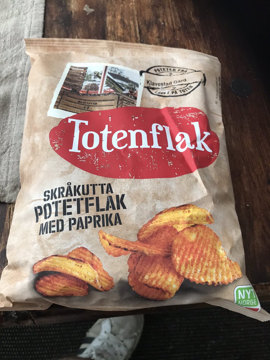 Alkohoel's tweet photo. Ja eller Nei vill du spise totenflak med meg 😂 #blaget @MSkjel @jespermathisen @simenaksel #2pl #2pod #2blaget https://t.co/O7kVdNzPc2