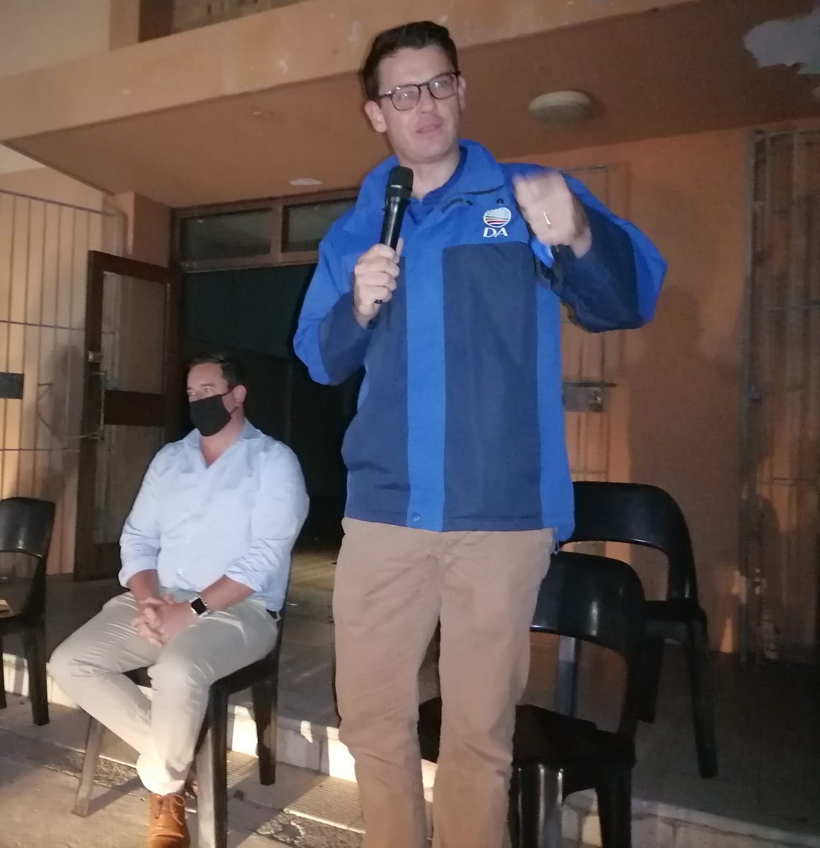 📍| This evening in spite of loadshedding, DA Leader, <a href="/jsteenhuisen/">John Steenhuisen MP</a>, DA EC Provincial Chairperson, <a href="/andrewhitfield/">Andrew Whitfield, MP</a> and PENA Constituency Leader, <a href="/YusufCassim/">Yusuf Cassim</a> are at the Gelvandale Community Hall, addressing the residents on issues of drought and crime.