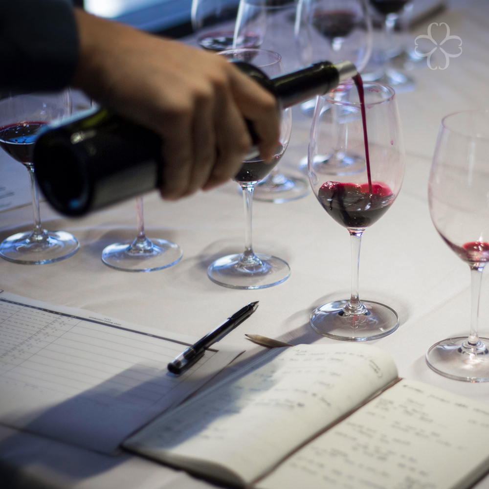 7 de junio | ¡Feliz Día del #Periodista!

Hoy reconocemos el trabajo de quienes buscan la verdad y la comunican con profesionalismo y dedicación. Desde Viña Cobos, agradecemos su labor fundamental en transmitir nuestra pasión por el vino. Brindamos por ustedes. ¡Salud!
#vinacobos