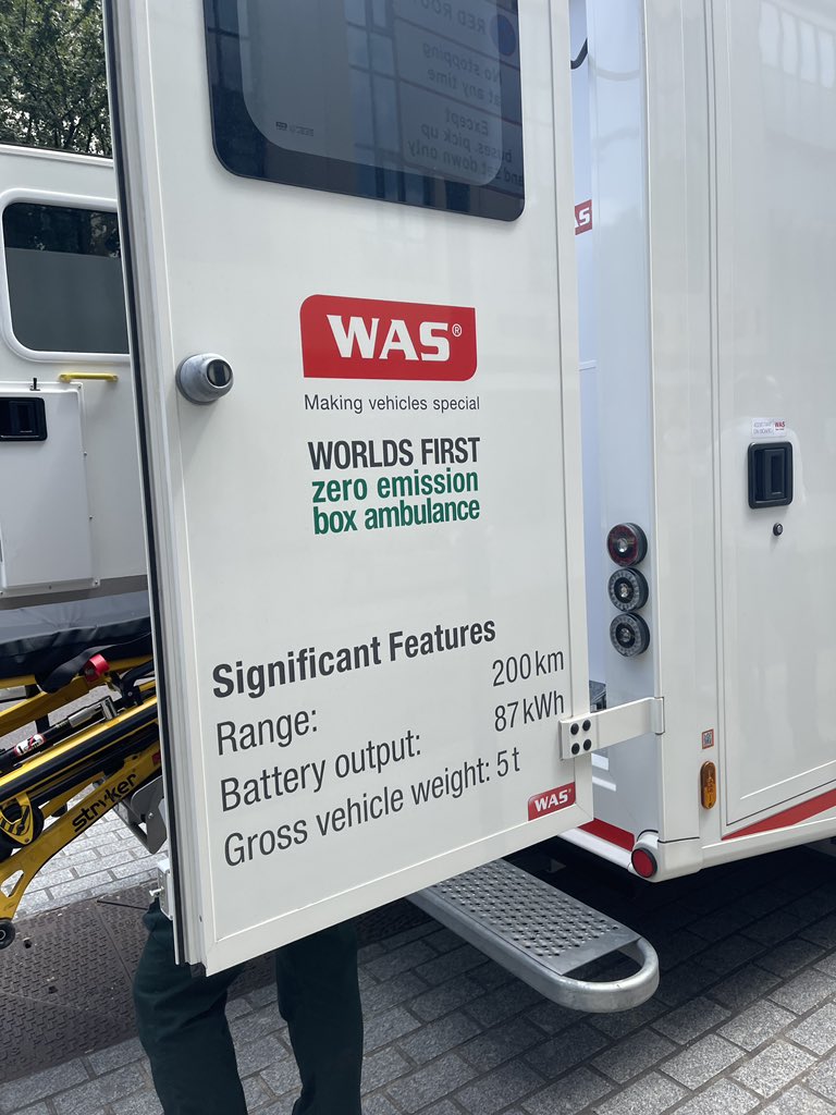 ChrisAmbulance's tweet photo. Introducing our working group, leadership team, @GreenerNHS &amp; @watts_nick to the first step in our next generation 🚑:
Zero emission ��� https://t.co/DX3K6v23F1