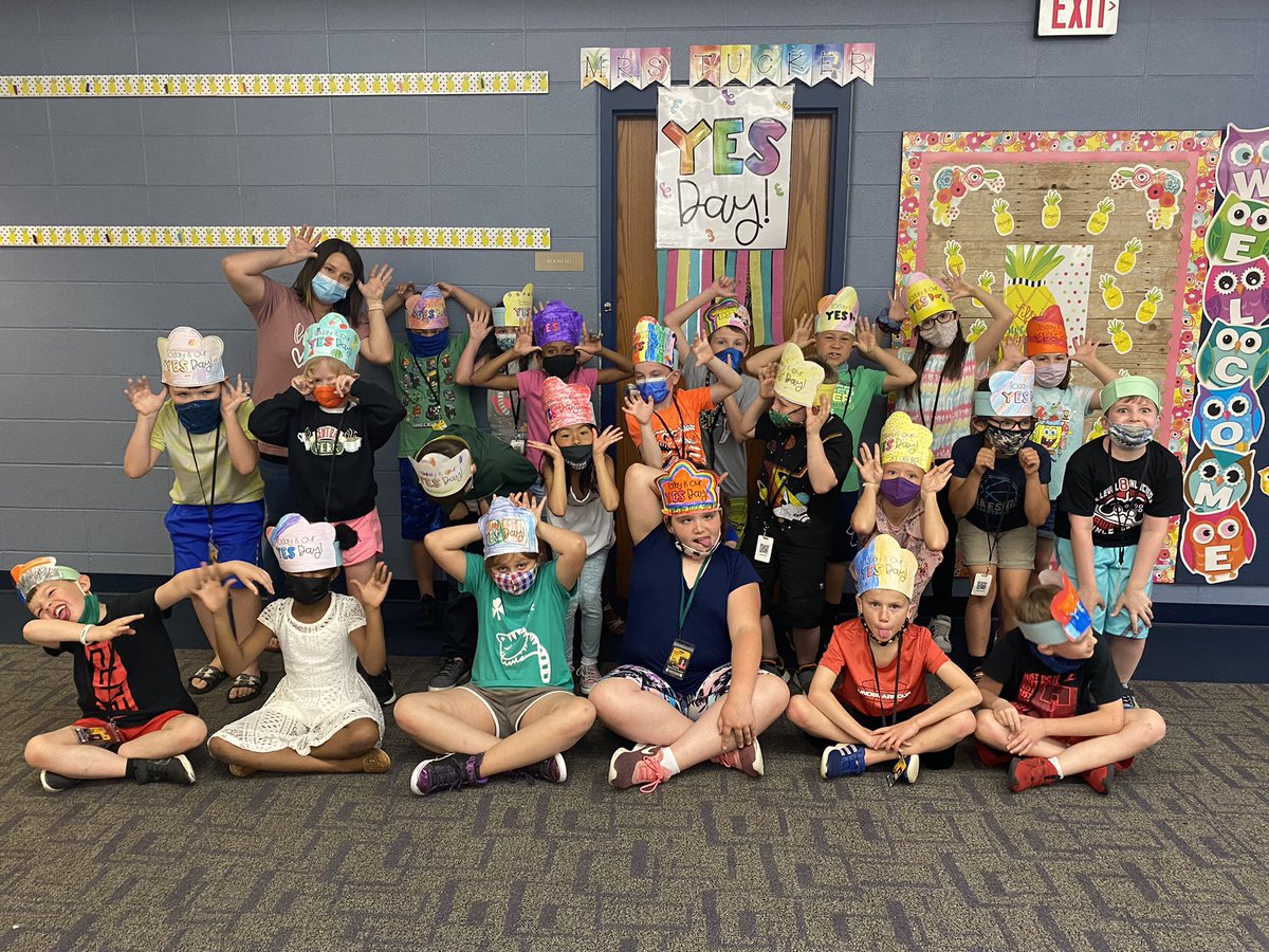 HornadayTweets's tweet photo. Why, YES, we had a wonderful day in 2nd grade! Mrs. H said yes to everything today: extra recess, bubble gum, game time, and much more! #Day2of10DayCountdown #2ndGrade @FESElem @mvcsc_district https://t.co/WKPQv6SnVS