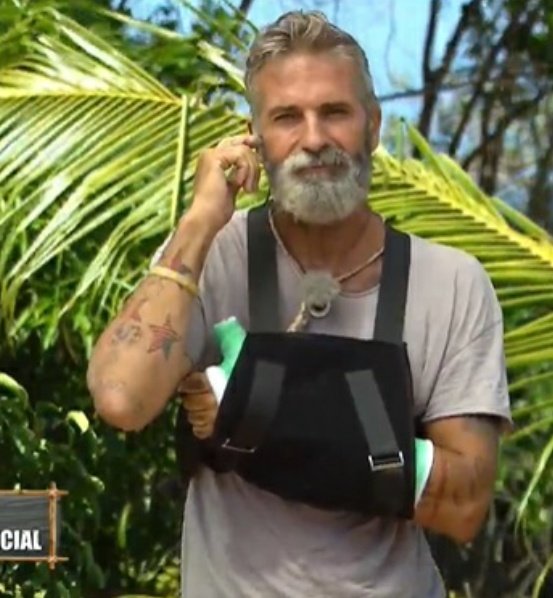 DramasCollecti1's tweet photo. Carlos en la semana 1 vs Carlos tras 2 meses de concurso #ConexionHonduras9 https://t.co/nckA5kifir