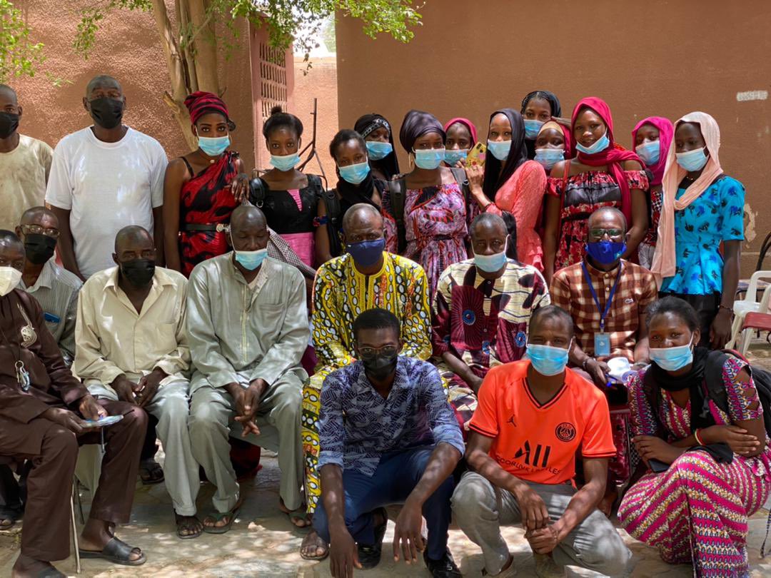 Nenegoita's tweet photo. Créer un cadre d’échange , de partage d’expérience entre jeunes et adultes :
C’est ce que nous faisons dans le cadre du programme « Initiative Spotlight ». @unicefmali @GlobalSpotlight @Unfpamali @_apsef
#Diema
#Initiative_Spotlight
#Unicef
#MPDL
#APSEF
#TAGNE https://t.co/TVzR5NCEmY