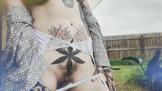 You either have a naked window neighbor or you are a naked window neighbor.. https://t.co/nLDIucseOA