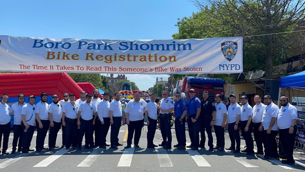 NYPD66Pct's tweet photo. Thanks to Shomrim for putting together this bicycle registration which helped register approximately 900 bicycless in the community during a ☀️ hot day. 🚲🍦 https://t.co/yxlYUX0EYw