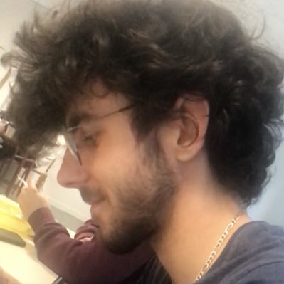 Blizzfort's tweet photo. Mdr ma photo de profil c’est moi mais de profil #NouvellePhotoDeProfil #XD #JeanLucMelenchon #GenerationMSN https://t.co/H1ngV1TNEJ