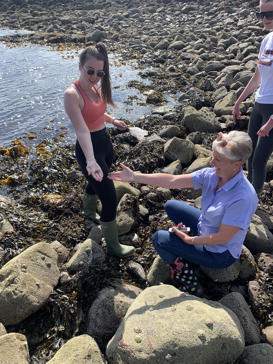 Had a fab day in the sun at
@FSC_Millport! Thank you to @Columba1400 for the great values and leadership workshop, and to @LesleyHWaddell @evelynhart20 for all your words of wisdom. Was lovely to see everyone and reflect on our BA3 experiences and look ahead to BA4 #StrathBA 🦀🌊