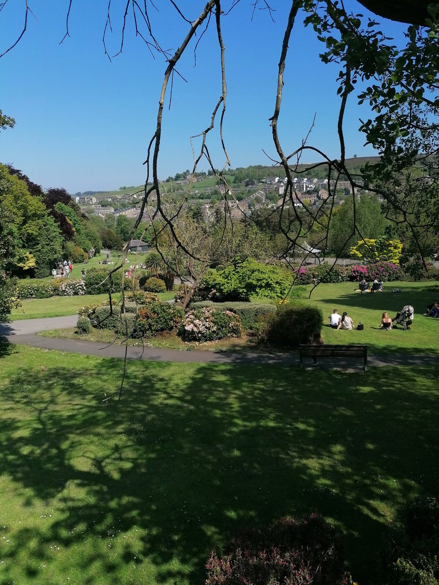 Friends of #Haworth Park will be weeding the flower beds from 10am on Sat 12 June. Please come and help us - there's a bit to catch up on! Bring your towel, hoe, gloves etc if you can. 
#Volunteer
RT