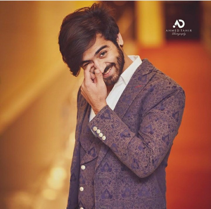 Kalsoomali_'s tweet photo. when your Crush said :" Ache lag rahe ho "🙈 #umarbutt https://t.co/0kc6A9il6k