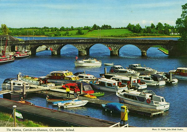 There are certainly some very vibrant colours in this @JohnHindeImages postcard of The Marina at Carrick-on-Shannon. Looks like the 1980s but could be earlier. #leitrim