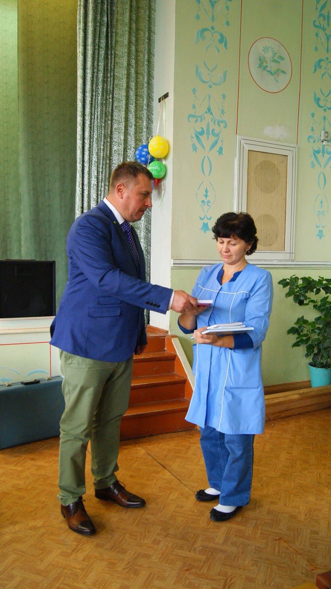 ZiminDmitry3's tweet photo. Вручение книг библиотеке дома престарелых г Пучежа https://t.co/kPq9aTGq2V