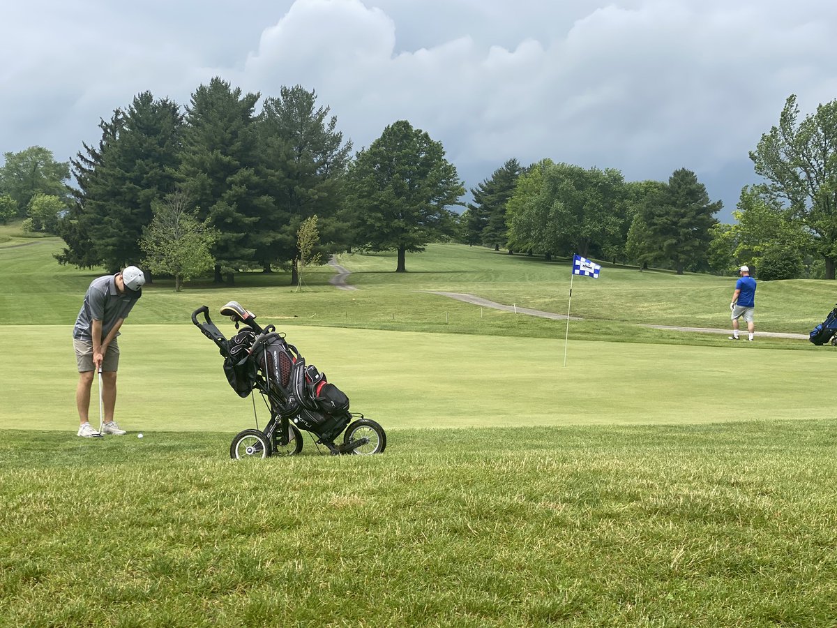 pkcmom18's tweet photo. @trititanAD Holden Thomas approaching a putt at the boys golf sectional at The Richmond Elks https://t.co/wjwyIzg9Tz