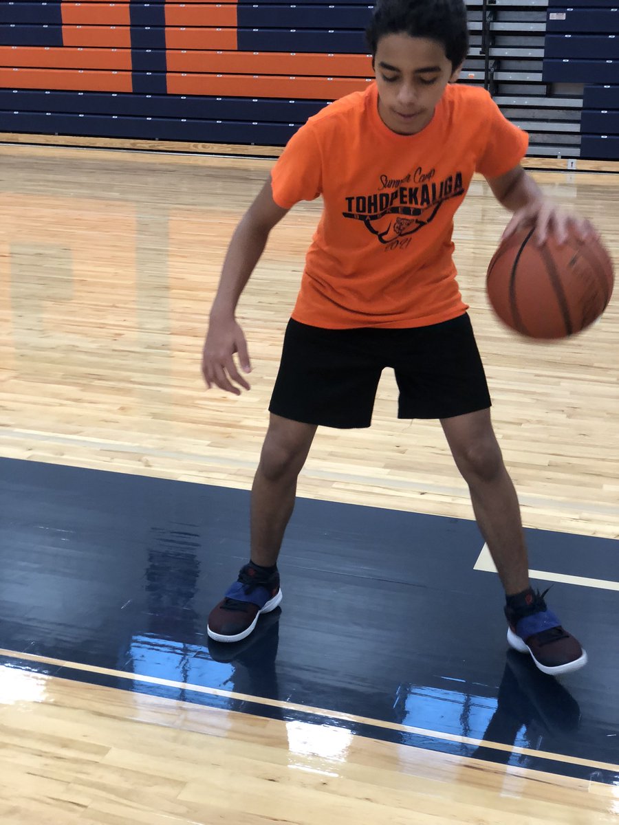 TKHSBBasketball's tweet photo. We had a great workout today. First day of summer workouts thanks to @MidwestEliteBB for helping and running camp. https://t.co/w44aME1jUW