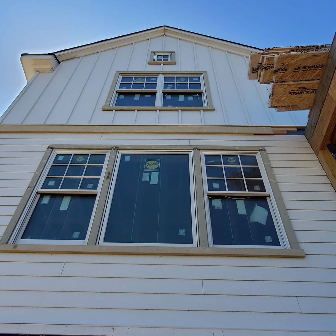 lpcorp's tweet photo. The crew with U.S. Lumber recently installed #LPSmartSide Siding on a build and were impressed with the benefits.
The 8” #LPSmartSide lap siding allowed for “less pieces, less seams, less waste and more #curbappeal.” https://t.co/vvE4z3XG2X