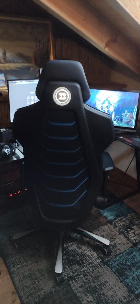 StiltDoge's tweet image. stacking blankets for comfort is so yesterday. Traded for this absolute unit 🖤💙🖤💙🖤 #backforceone