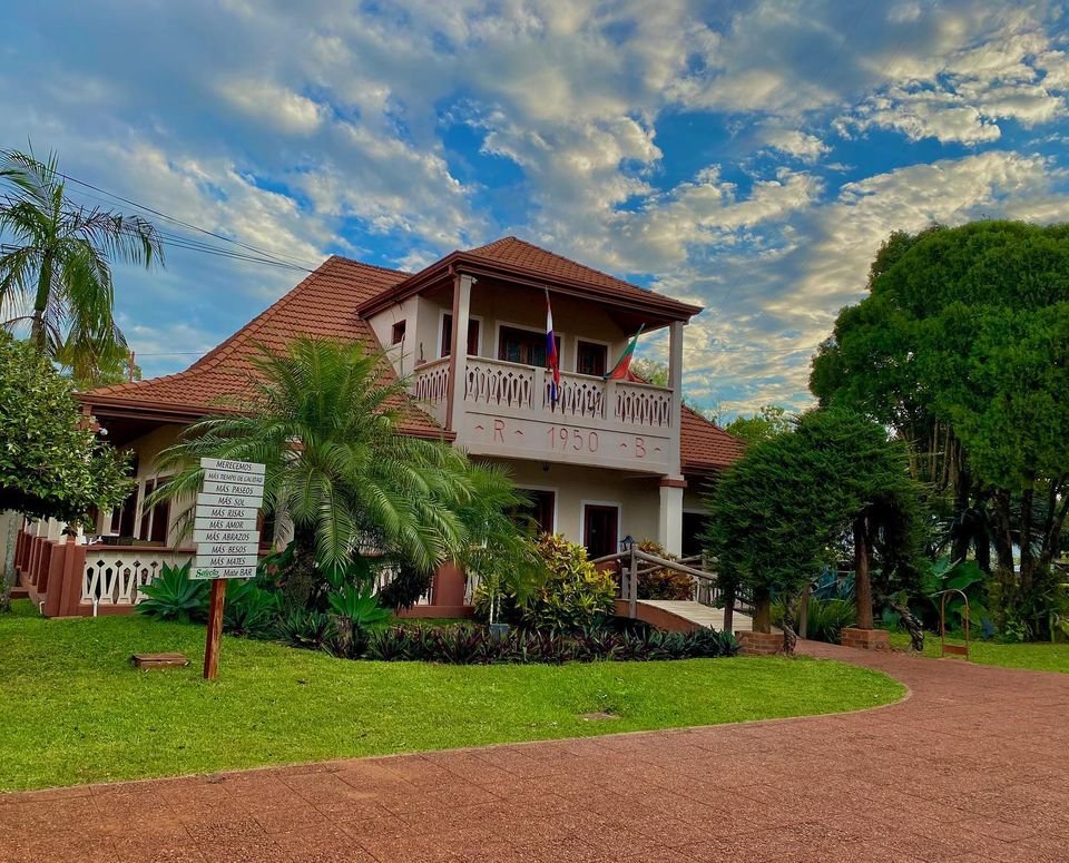 MateRogaBV's tweet photo. Primer Mate Bar del Paraguay 🧉😍🇵🇾
#primermatebardelpy
#AventuraSelecta
#MateBar https://t.co/toVgx4aUEj