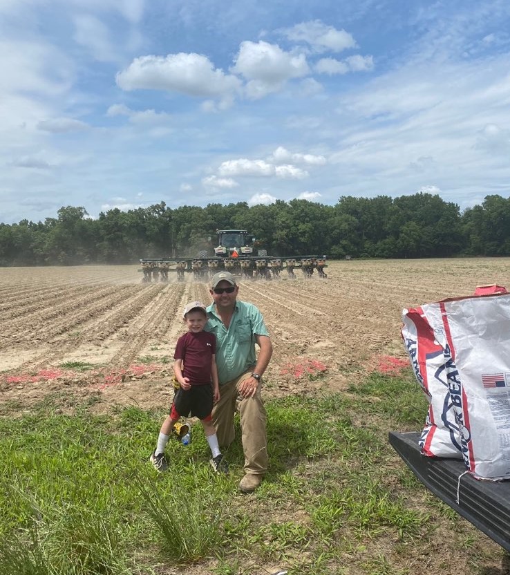 ArmorSeed's tweet image. What's better than calling in the big guns for help with a #soybeanplot? Penn was on hand to supervise the planting of this Group 4 Armor soybean plot with dad Alben on Flautt Farms near Webb, Mississippi. Way to #StartStrong! #ArmorKids #luckyarmorcap