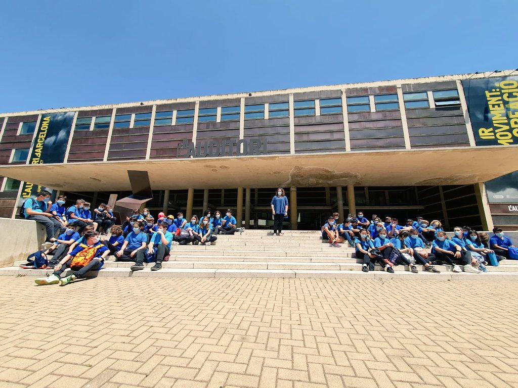 Escola_Alberich's tweet photo. Un any més és una sort i una oportunitat gaudir a l’@auditoribcn de 
#Cantània #virtual Un privilegi que ens hi acompanyin les famílies. #cda  #Comunitat #escola #música 🎶 https://t.co/vuGkdZtOQJ