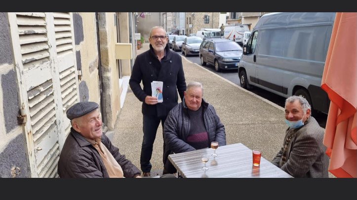 prg_63's tweet photo. #LAlternativeTour
Défenseur insatiable du monde rural, notre Pdt @meallet63 était ce matin #ArdesSurCouzes les agriculteurs,trices de notre gde région sont les garants du «mieux vivre et mieux manger»avec @najatvb et @prg_63 pour  être justement rémunérés du fruit de leur travail https://t.co/bzbVqEl03q