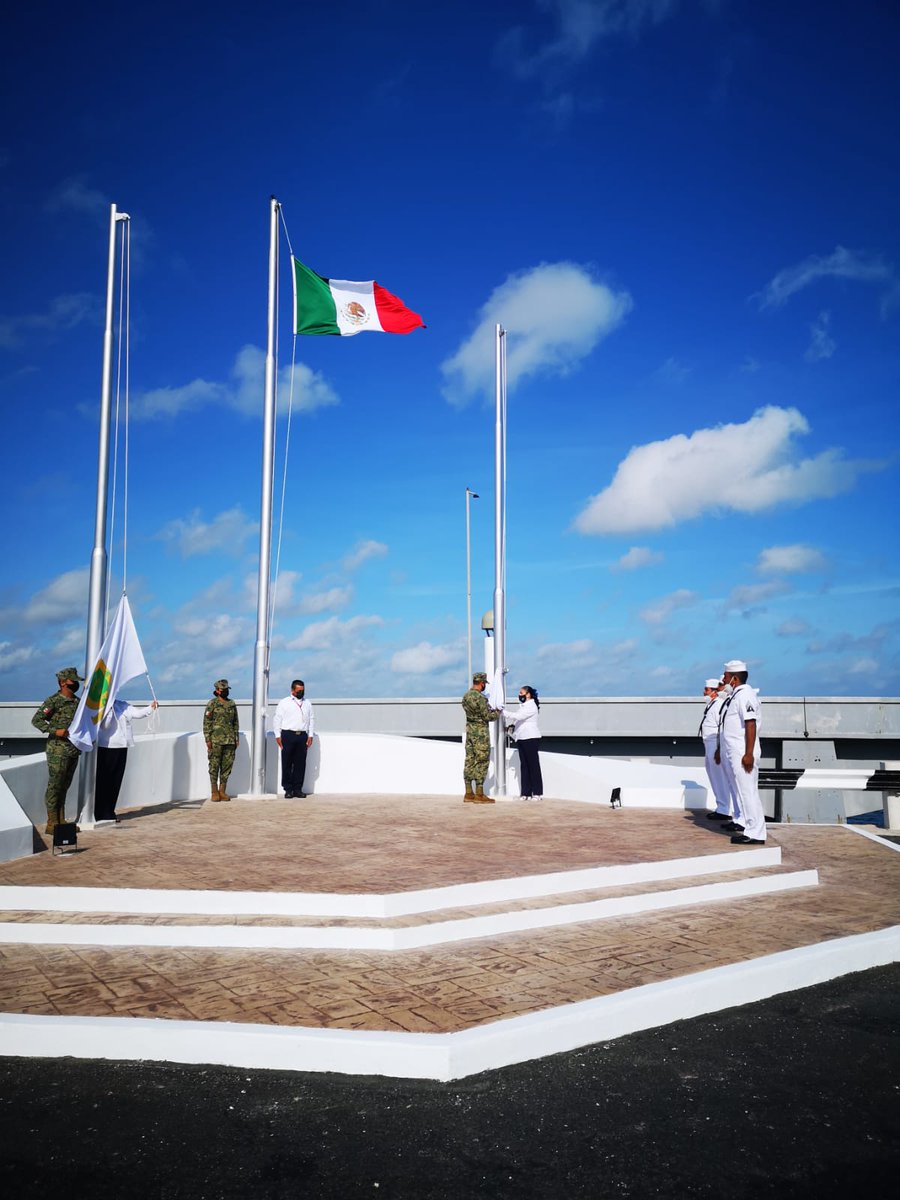 PuertosYucatan's tweet image. Hoy 7 de Junio, @PuertosYucatan Inaugura el asta bandera y realiza la ceremonia cívica de izamiento de la Bandera Nacional en la institución.

#APIPRO 
⚓🇲🇽🌏⛴