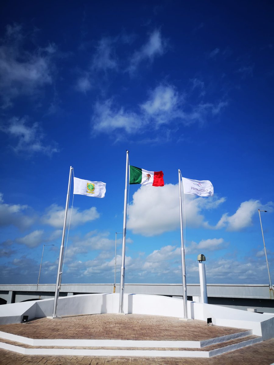 PuertosYucatan's tweet image. Hoy 7 de Junio, @PuertosYucatan Inaugura el asta bandera y realiza la ceremonia cívica de izamiento de la Bandera Nacional en la institución.

#APIPRO 
⚓🇲🇽🌏⛴