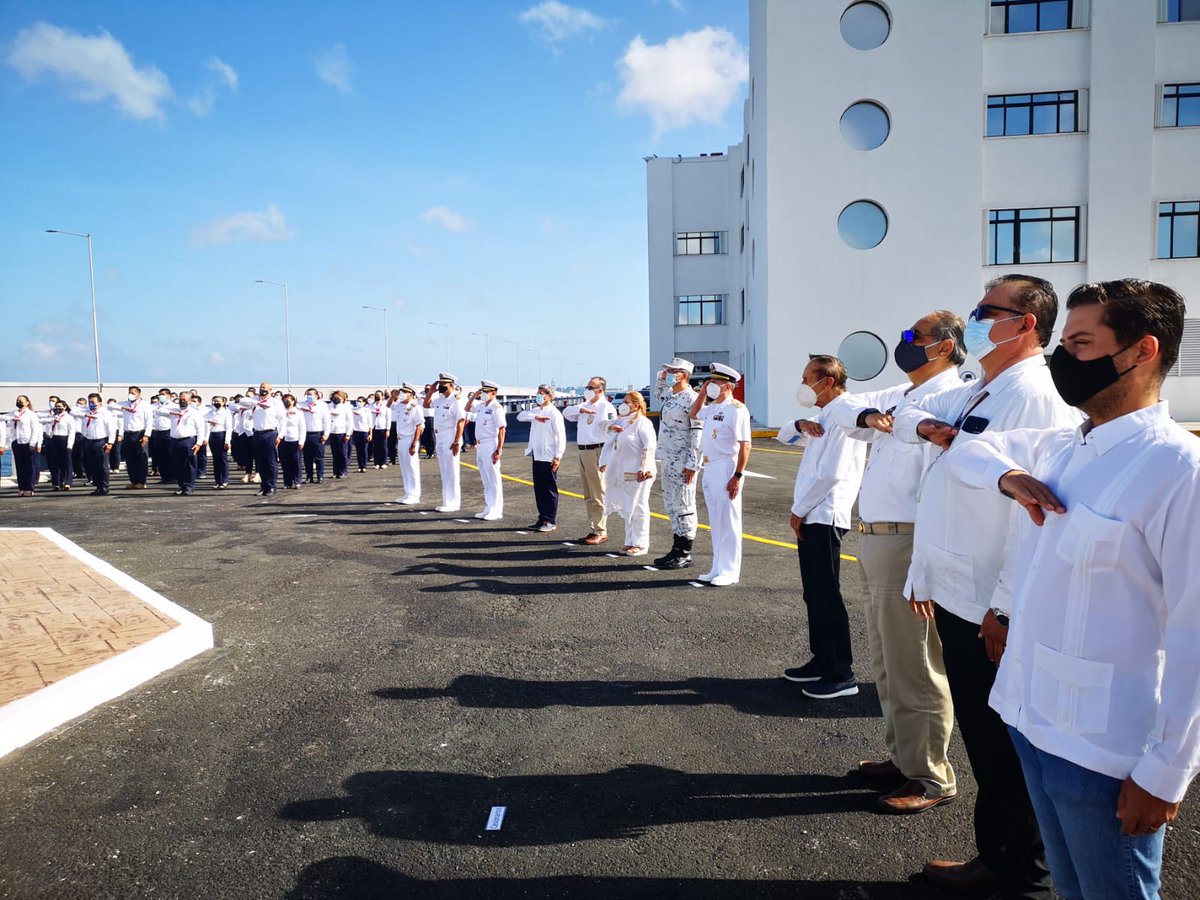 PuertosYucatan's tweet image. Hoy 7 de Junio, @PuertosYucatan Inaugura el asta bandera y realiza la ceremonia cívica de izamiento de la Bandera Nacional en la institución.

#APIPRO 
⚓🇲🇽🌏⛴