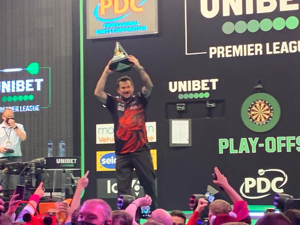amy_mcfly's tweet image. Thank you @JonnyClay9 for my signed ultimate darts card! Even better since we were there to see you win the premier league! 🤗🏴󠁧󠁢󠁷󠁬󠁳󠁿 (need an updated PL card now that says you’re the winner!) 🏆#GoJonnyGo #WeLoveTheFerret