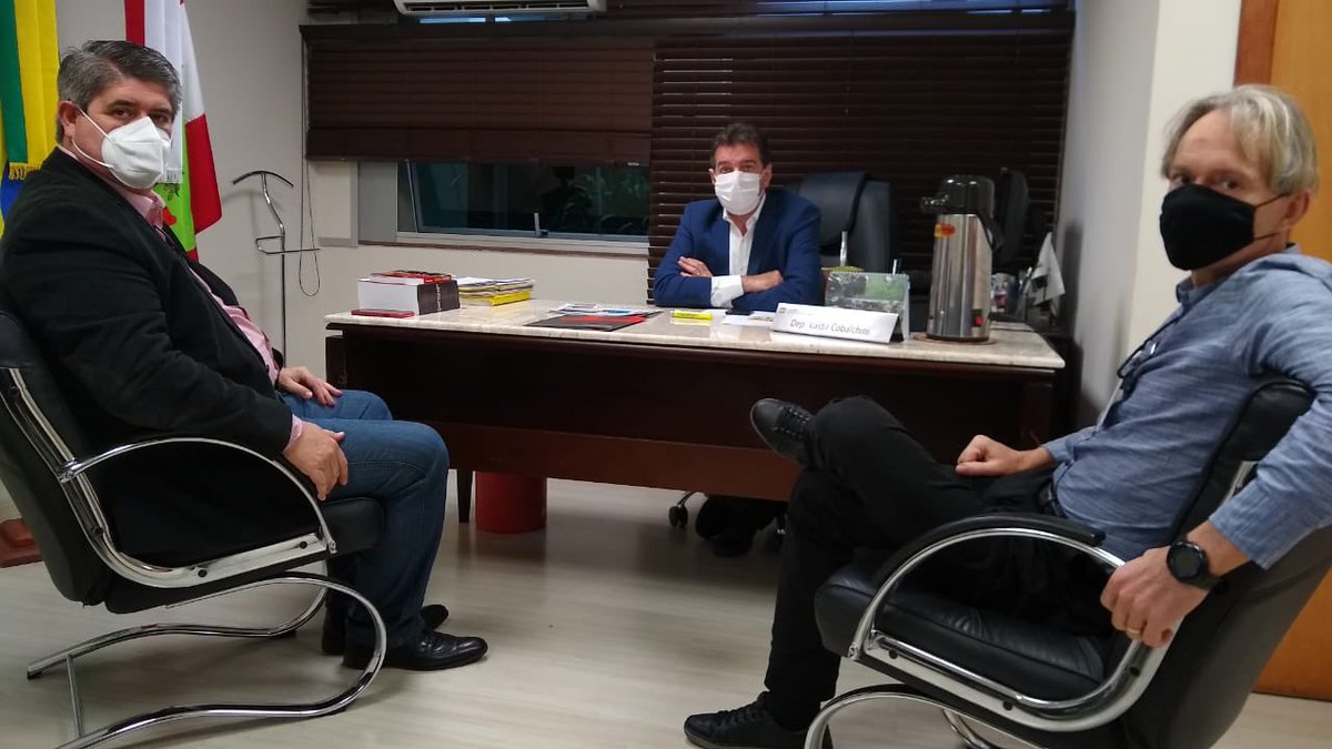V_Cobalchini's tweet photo. 1/3) Hoje pela manhã, realizamos em nosso Gabinete uma reunião com o Presidente do Instituto de Meio Ambiente de Santa Catarina (IMA), Daniel Vinícius Netto, para tratar do tema das cascalheiras em Santa Catarina. https://t.co/9S7o3SVpAV